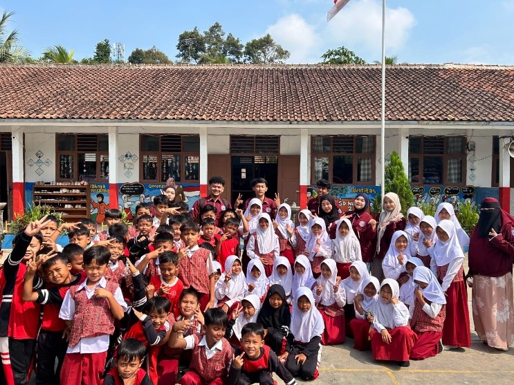 Mahasiswa KKM Kelompok 82 Awali Pengabdian di SDN 02 Muncang Kopong Lewat Edukasi Anti-Bullying